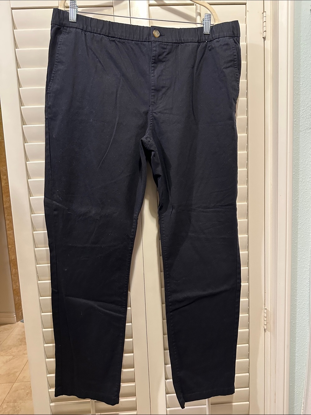 Men’s Old Navy Black slim XL pants with button closure and inside drawstring